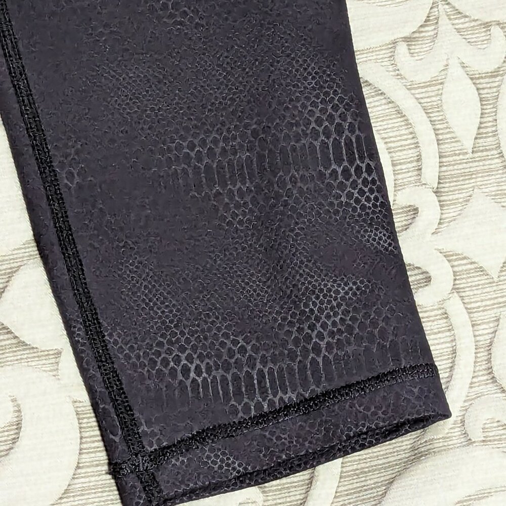 Black Venom Light n Tight Hi-Rise 7/8 24" size 8-10 - Picture 8 of 9